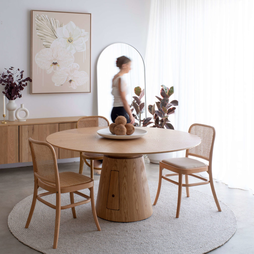 classique-round-dining-table-natural1