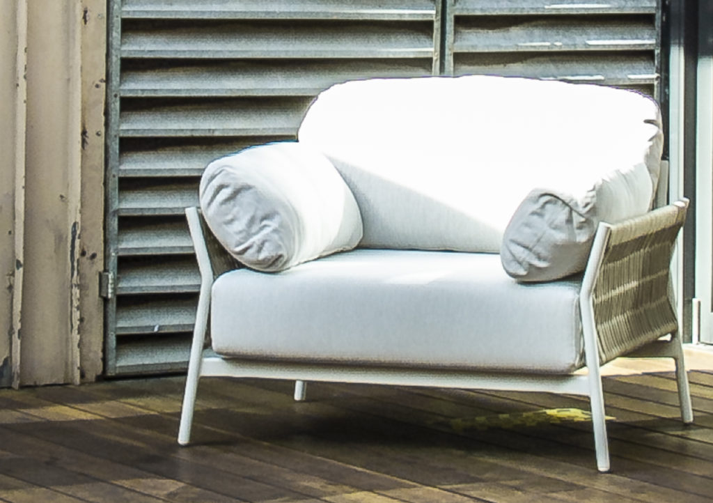 heron-outdoor-lounge-chair-white