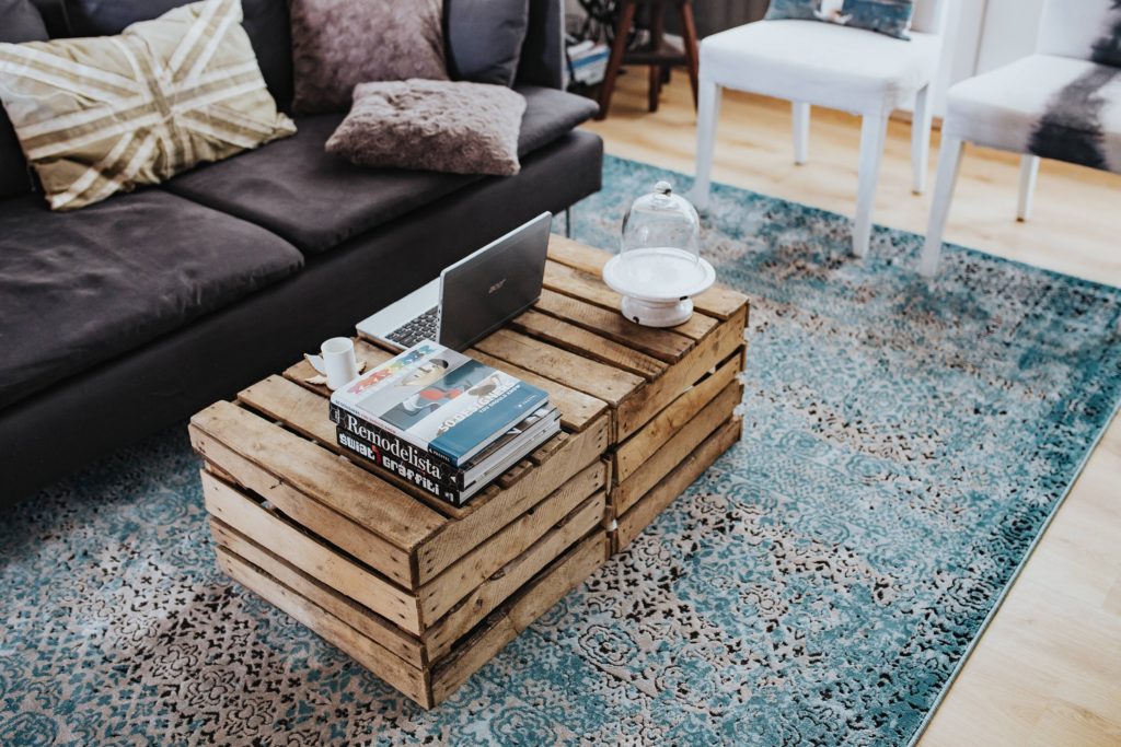 kaboompics_designer-living-room-interior-with-a-wooden-box-table-and-a-light-blue-carpet